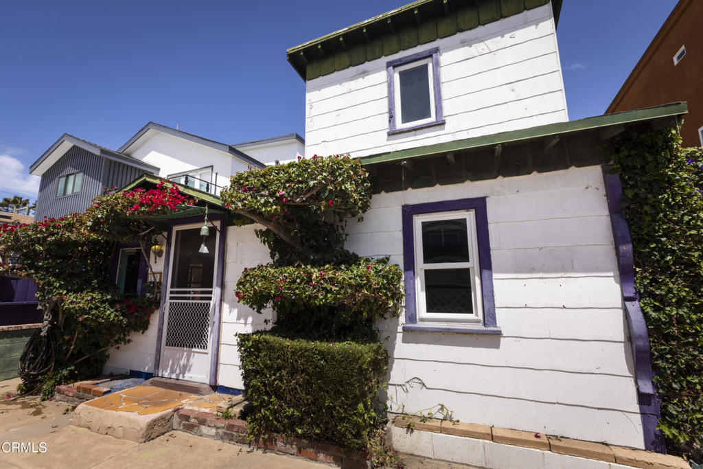 Oxnard, California, 93035, United States, 2 Bedrooms Bedrooms, ,1 BathroomBathrooms,Residential,For Sale,2048022