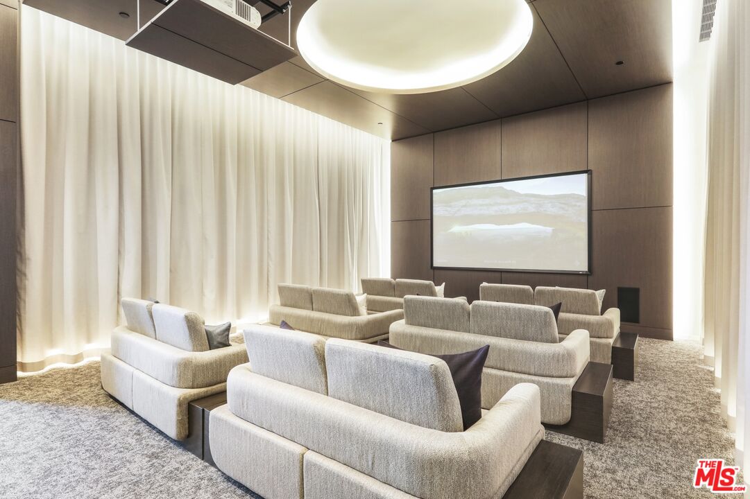 Los Angeles, California, 90017, United States, 1 Bedroom Bedrooms, ,2 BathroomsBathrooms,Residential,For Sale,1987856