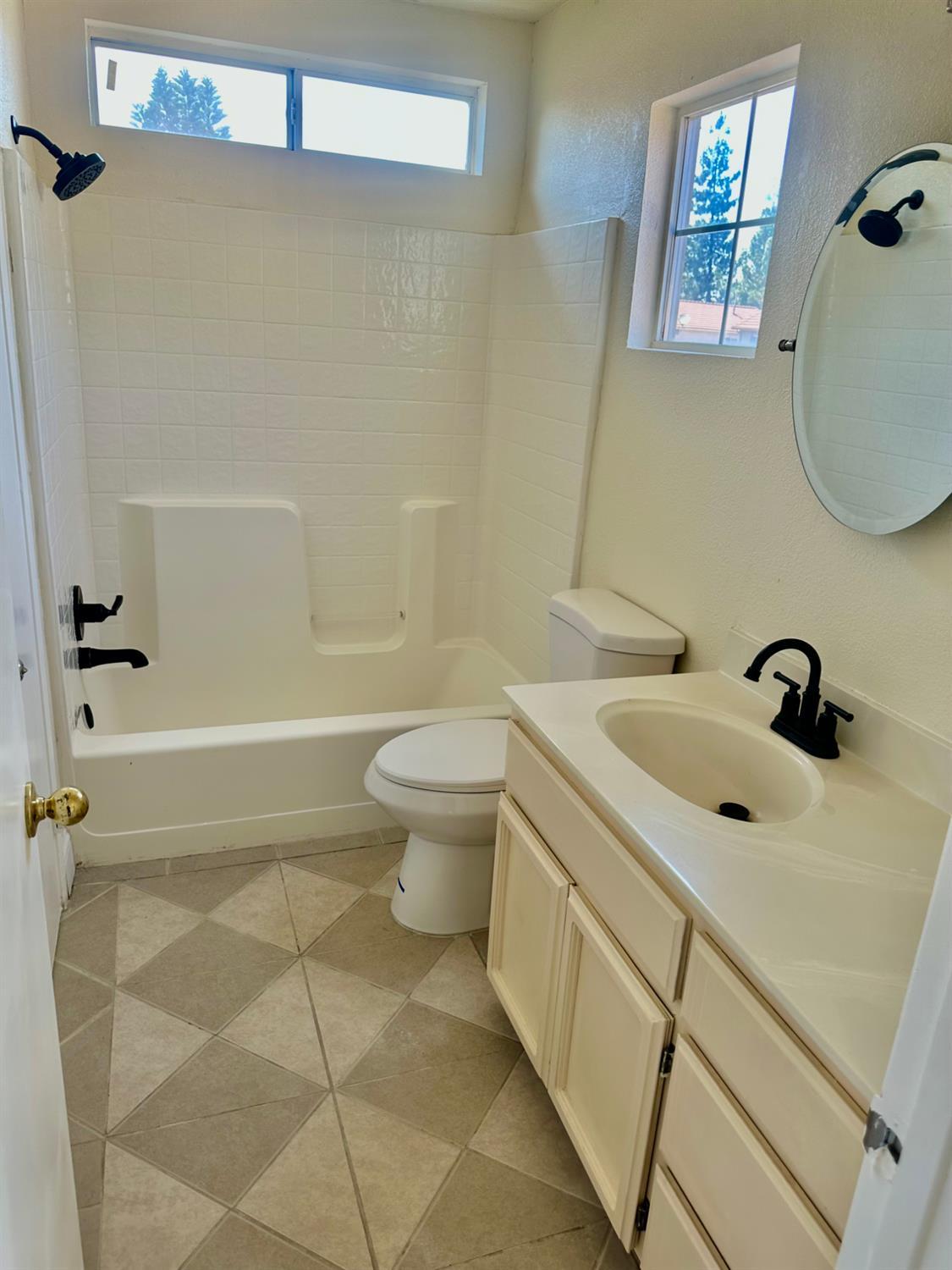 Stockton, California, 95206, United States, 3 Bedrooms Bedrooms, ,3 BathroomsBathrooms,Residential,For Sale,1889738
