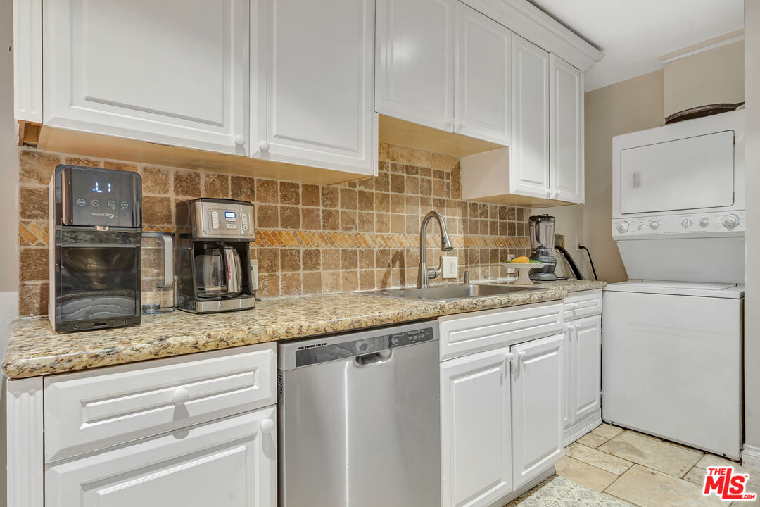 Encino, California, 91436, United States, 2 Bedrooms Bedrooms, ,2 BathroomsBathrooms,Residential,For Sale,1901269