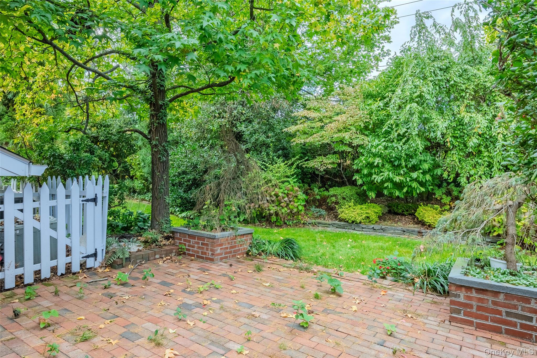 Huntington Station, New York, 11746, United States, 2 Bedrooms Bedrooms, ,2 BathroomsBathrooms,Residential,For Sale,1981328