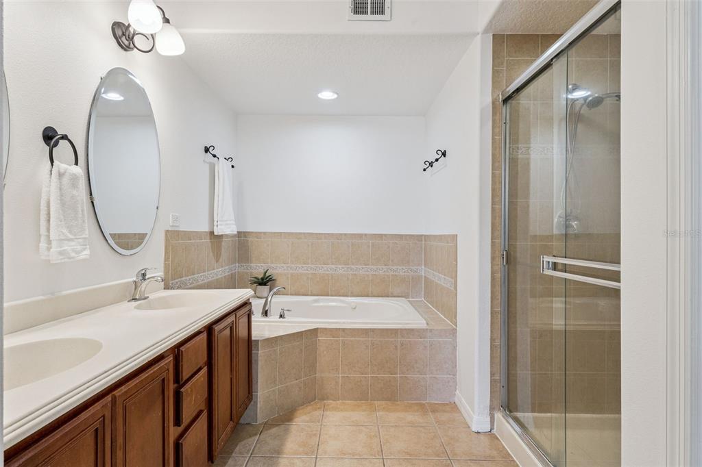 Orlando, Florida, 32814, United States, 3 Bedrooms Bedrooms, ,4 BathroomsBathrooms,Residential,For Sale,1987483