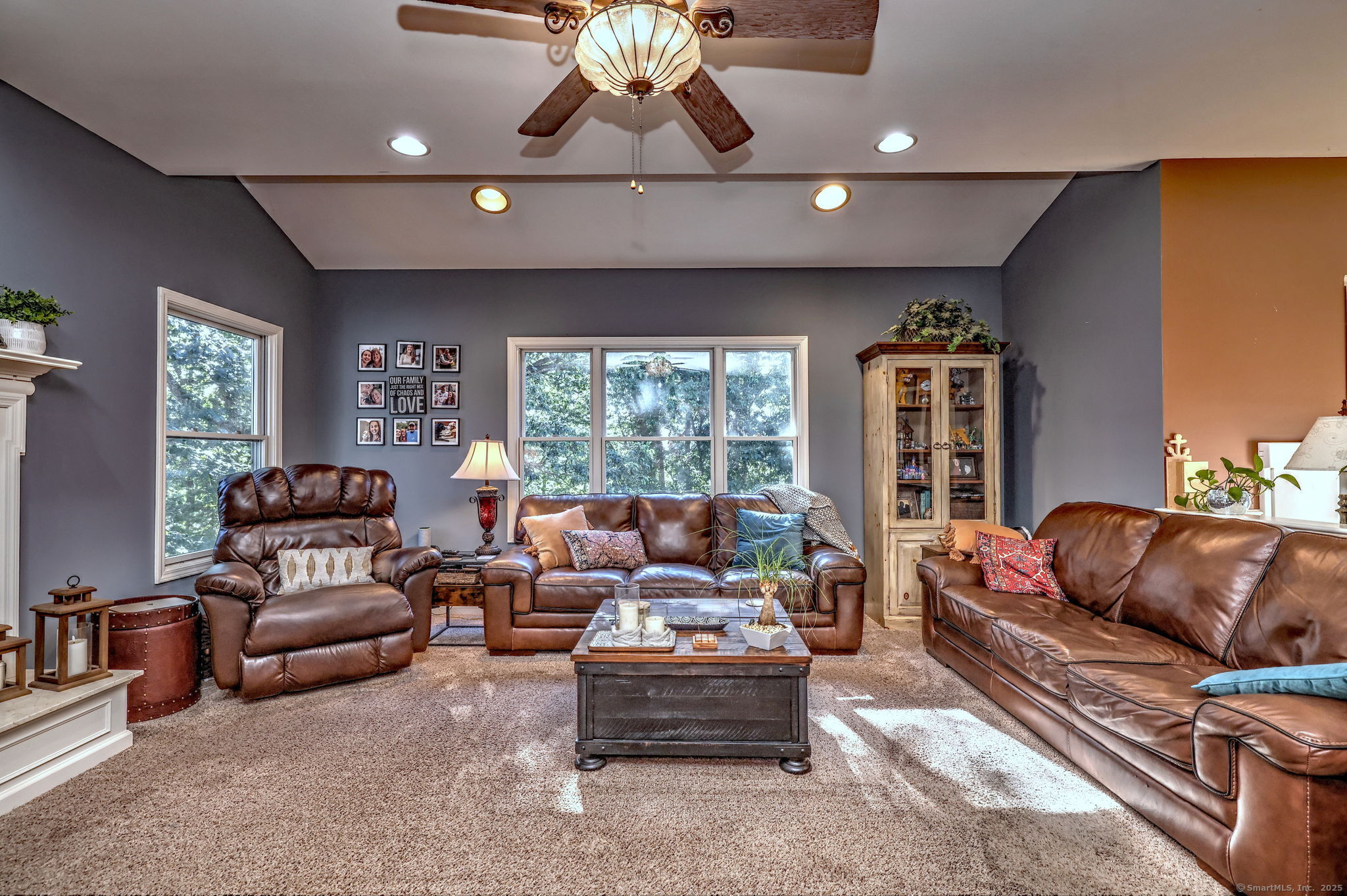 Milford, Connecticut, 06461, United States, 4 Bedrooms Bedrooms, ,3 BathroomsBathrooms,Residential,For Sale,1926096