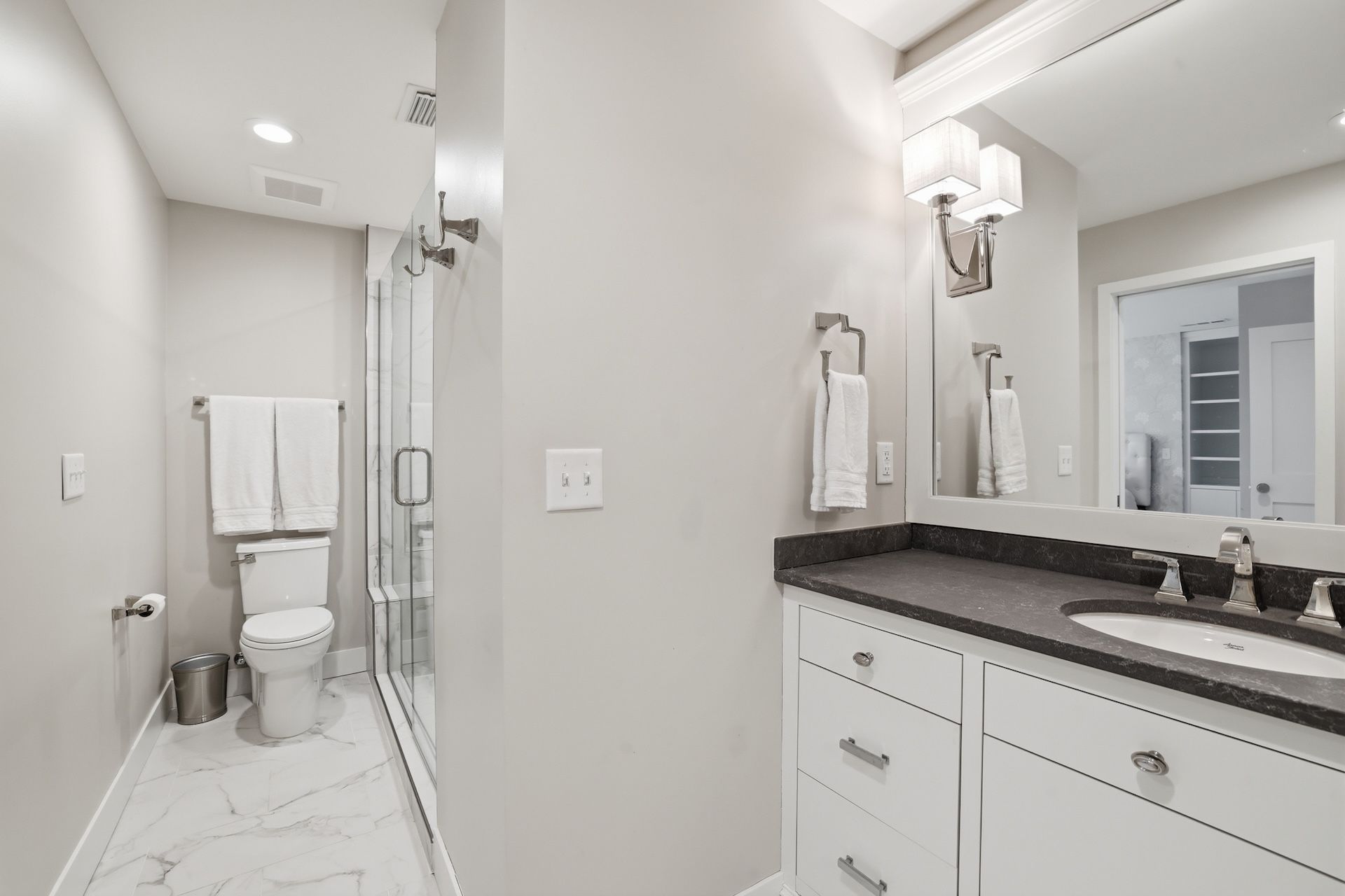  Renovated Townhome with Panoramic Views of Cedar Lake - 物件實景