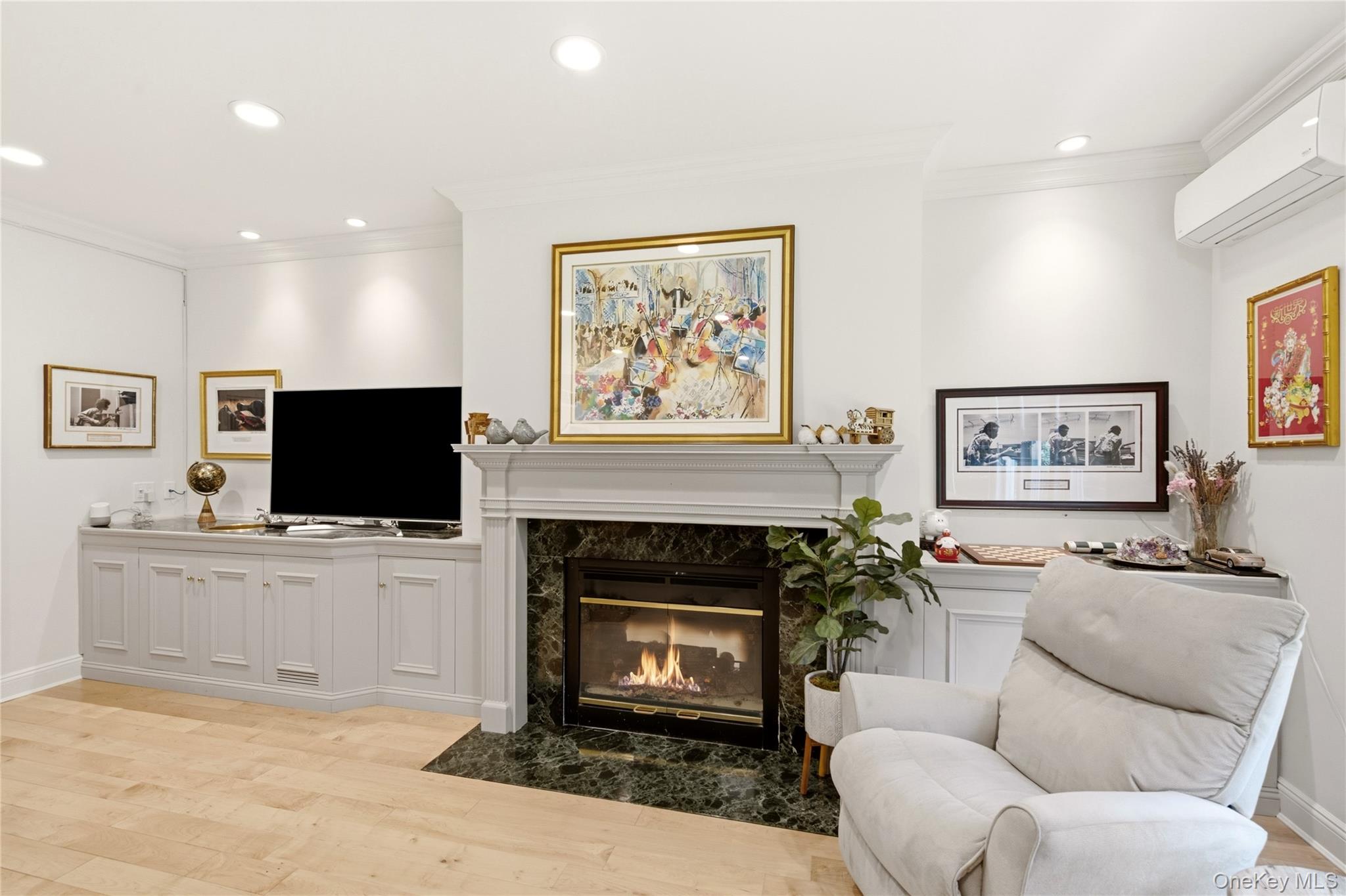  323 Baltustrol Circle, Roslyn, NY, 11576 - 物件實景