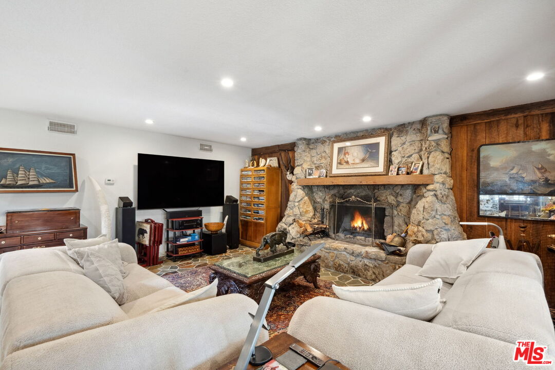 Calabasas, California, 91302, United States, 4 Bedrooms Bedrooms, ,3 BathroomsBathrooms,Residential,For Sale,1708601