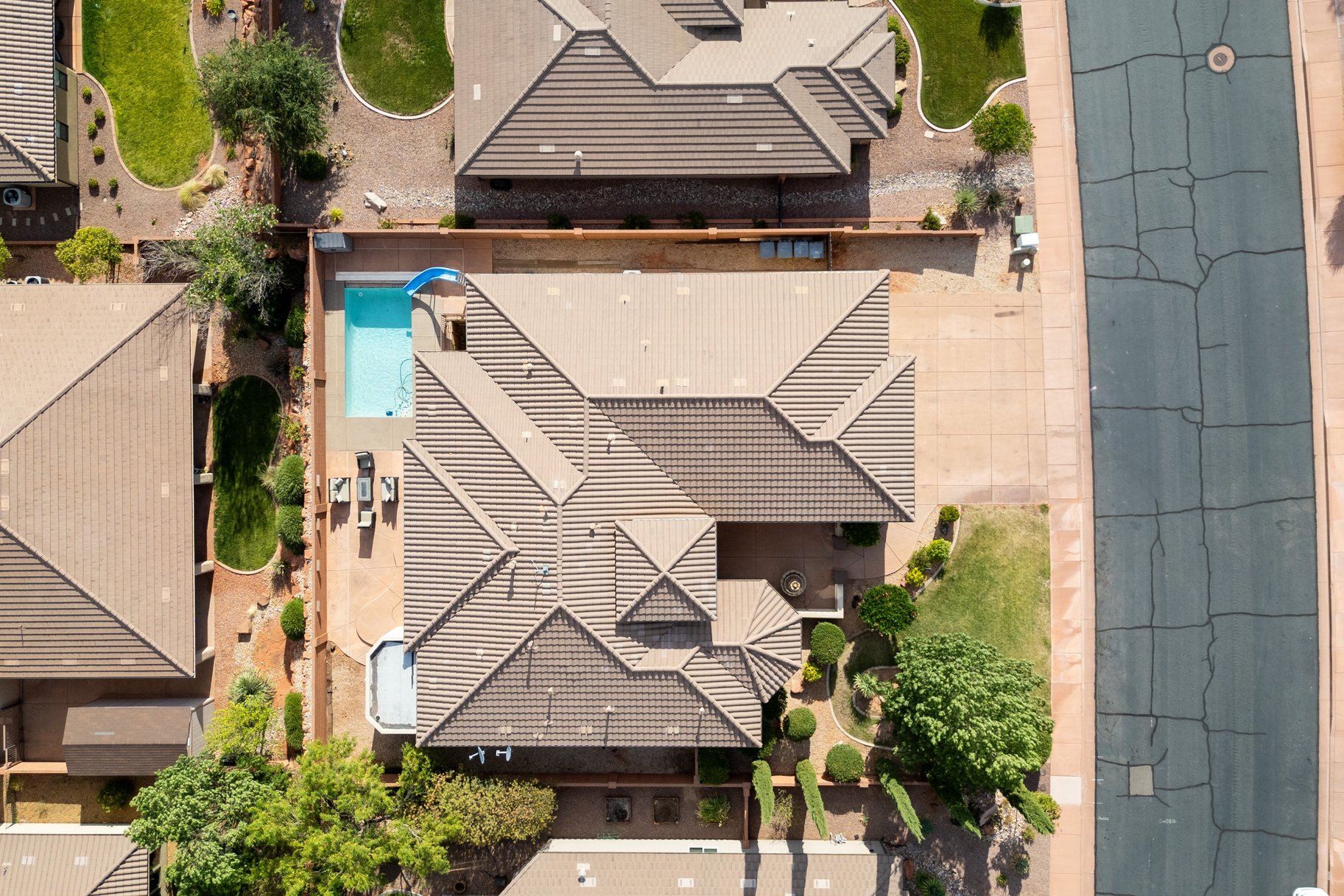  Tuscany Revival Resort-Style Living With Theater Room, Pool & 4-Car Garage - 物件實景