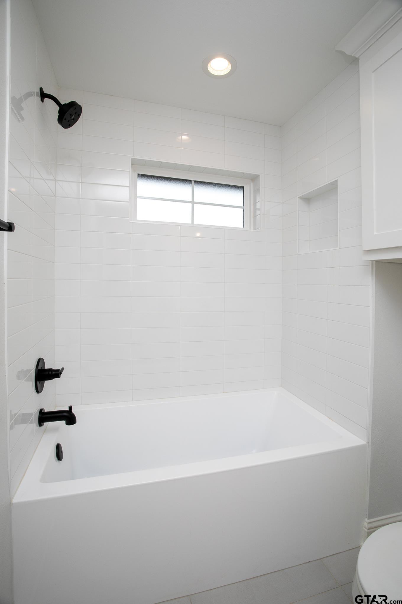 Tyler, Texas, 75703, United States, 5 Bedrooms Bedrooms, ,3 BathroomsBathrooms,Residential,For Sale,1900934