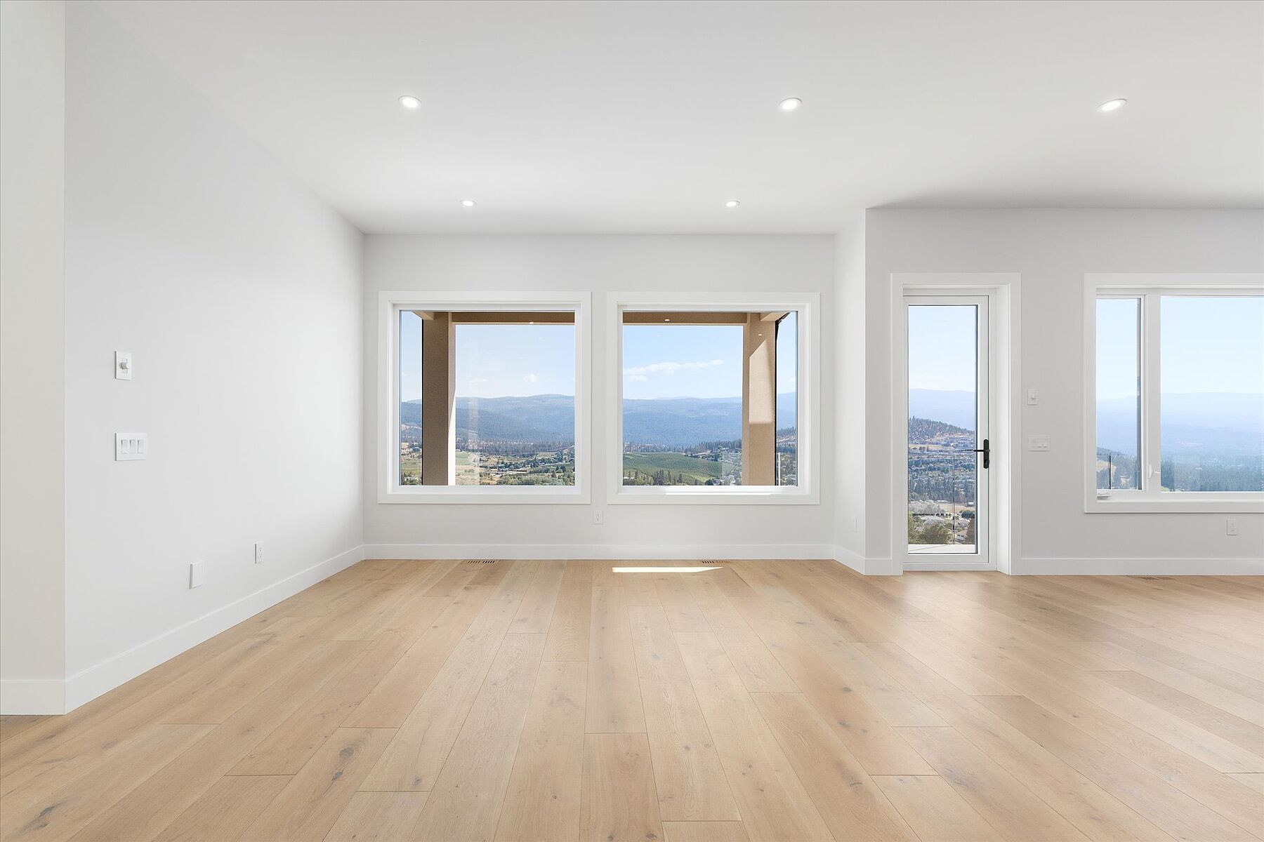  Spacious Modern Build - 物件實景