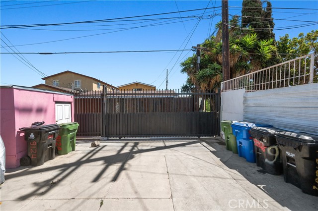 Los Angeles, California, 90044, United States, 2 Bedrooms Bedrooms, ,Residential,For Sale,1869360