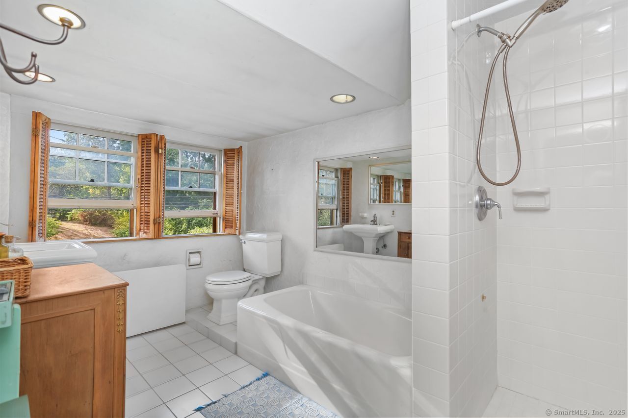 Westport, Connecticut, 06880, United States, 4 Bedrooms Bedrooms, ,3 BathroomsBathrooms,Residential,For Sale,1938739