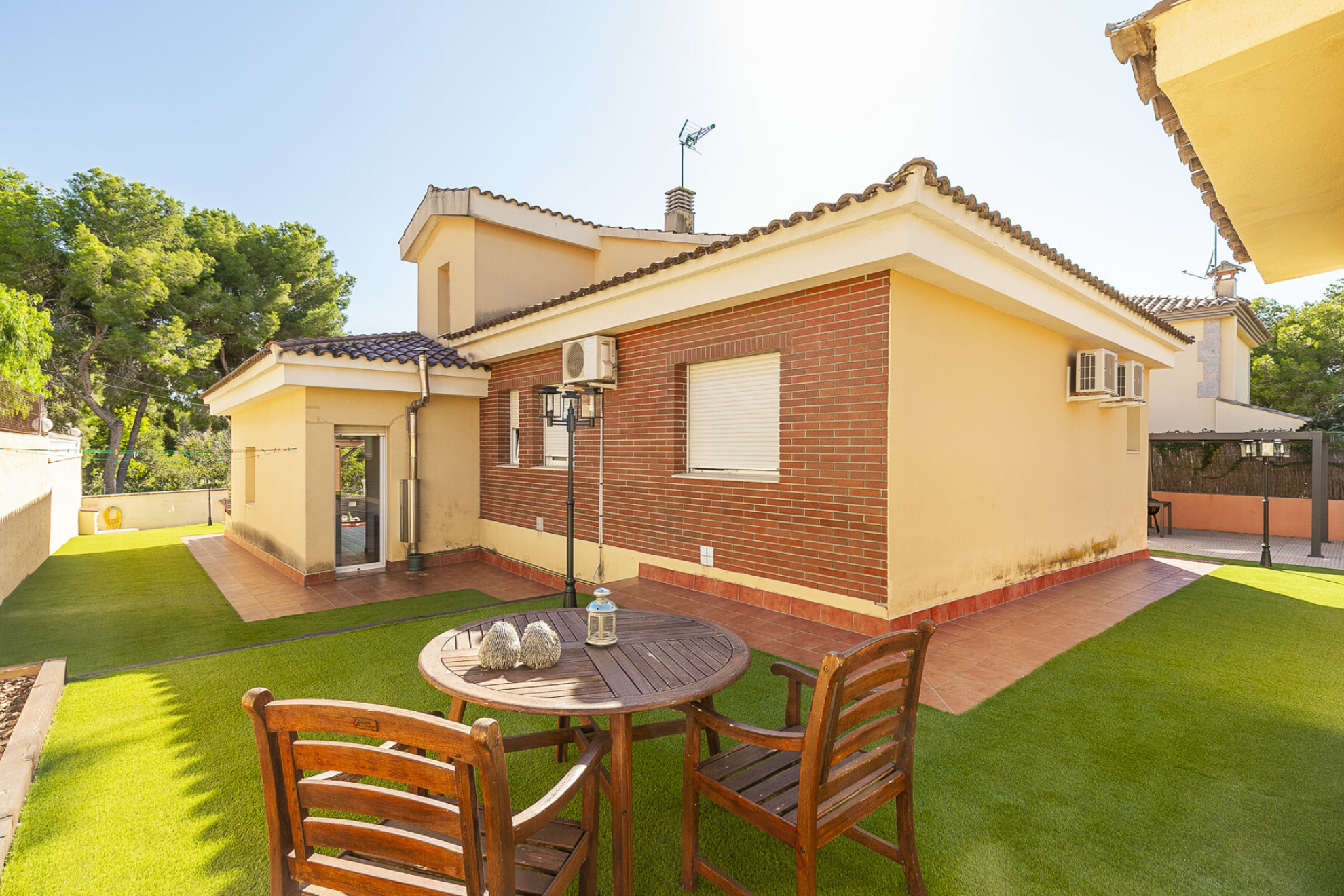  Exclusive one-story property with large garden and swimming pool - 物件實景