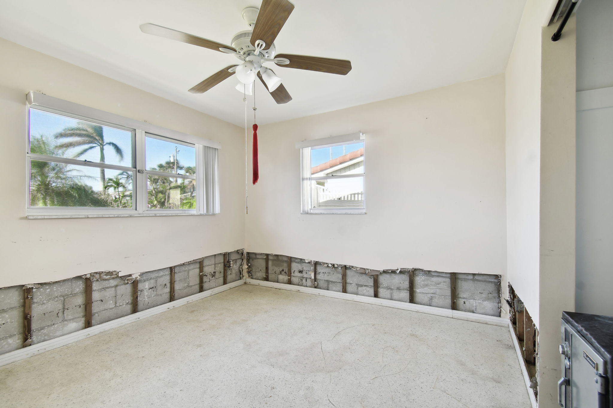 Madeira Beach, Florida, 33708, United States, 3 Bedrooms Bedrooms, ,2 BathroomsBathrooms,Residential,For Sale,1943278