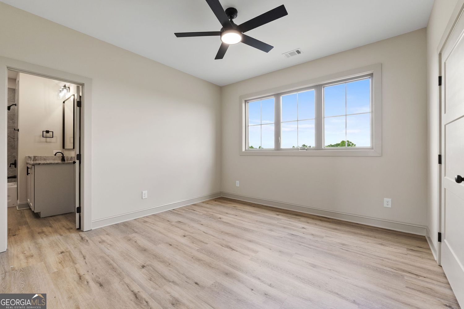 Barnesville, Georgia, 30204, United States, 4 Bedrooms Bedrooms, ,4 BathroomsBathrooms,Residential,For Sale,1859090