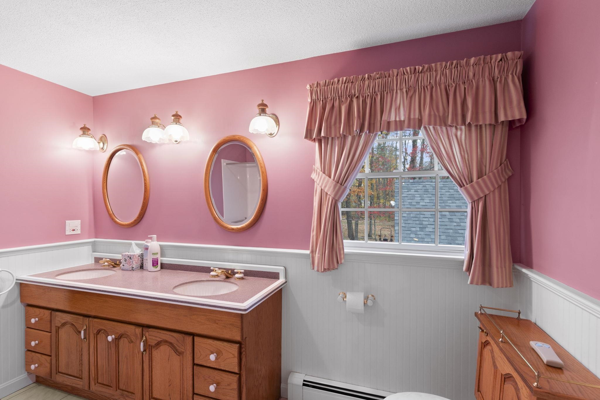 Rochester, New Hampshire, 03867, United States, 4 Bedrooms Bedrooms, ,1 BathroomBathrooms,Residential,For Sale,1985747