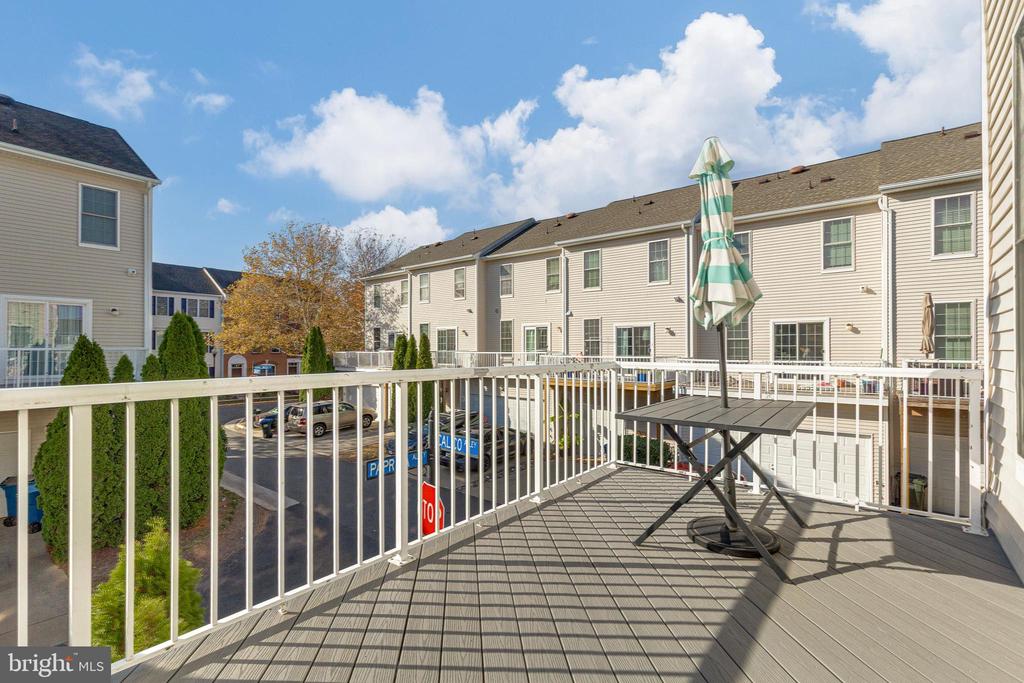 Chantilly, Virginia, 20152, United States, 4 Bedrooms Bedrooms, ,3 BathroomsBathrooms,Residential,For Sale,1988850