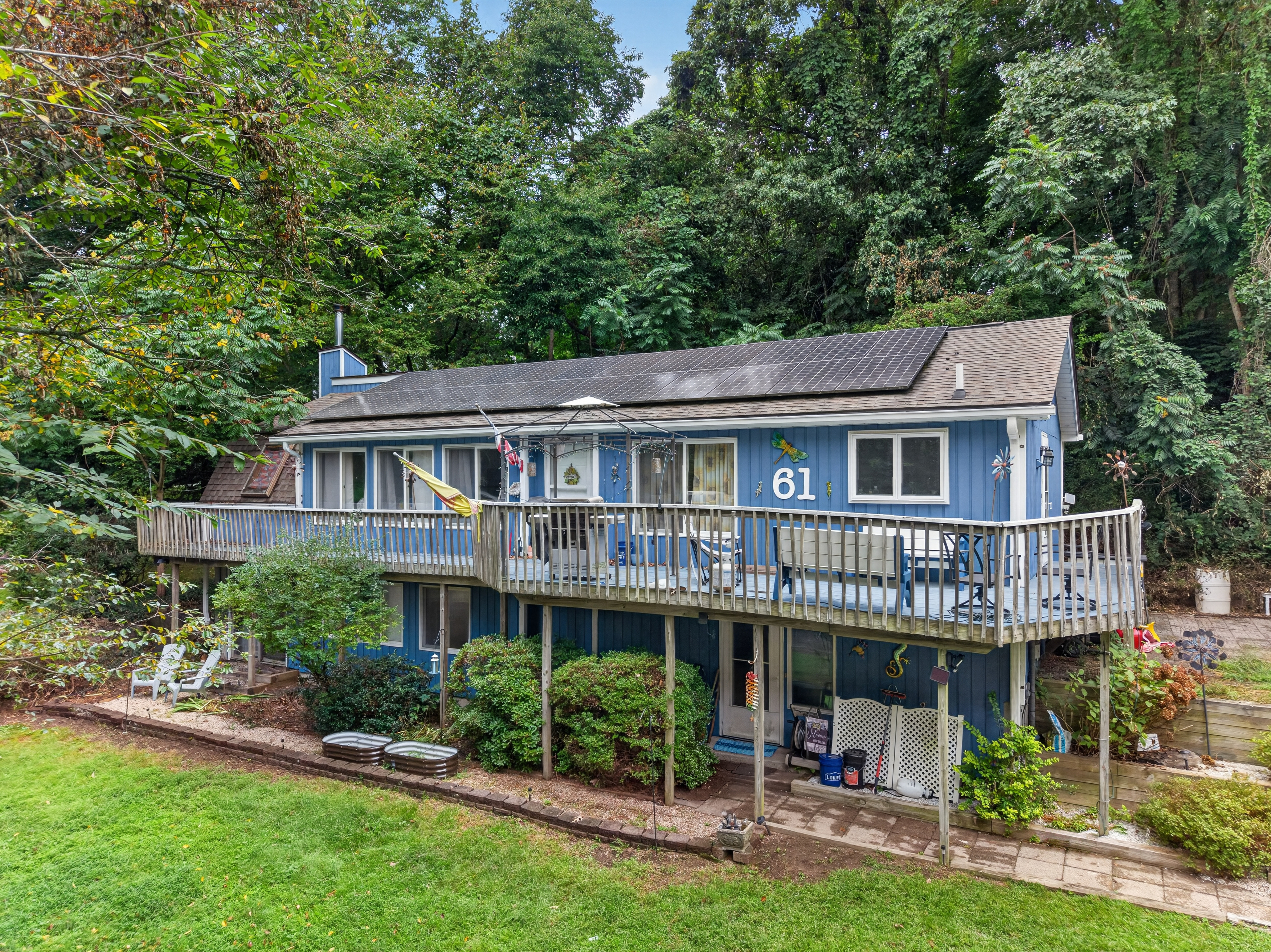  Spacious Two Level Raised Ranch Offers One Floor Living - 物件實景