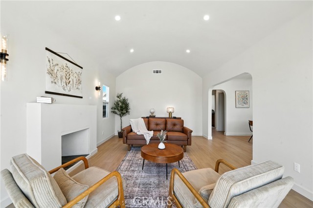 Los Angeles, California, 90047, United States, 2 Bedrooms Bedrooms, ,2 BathroomsBathrooms,Residential,For Sale,1935567