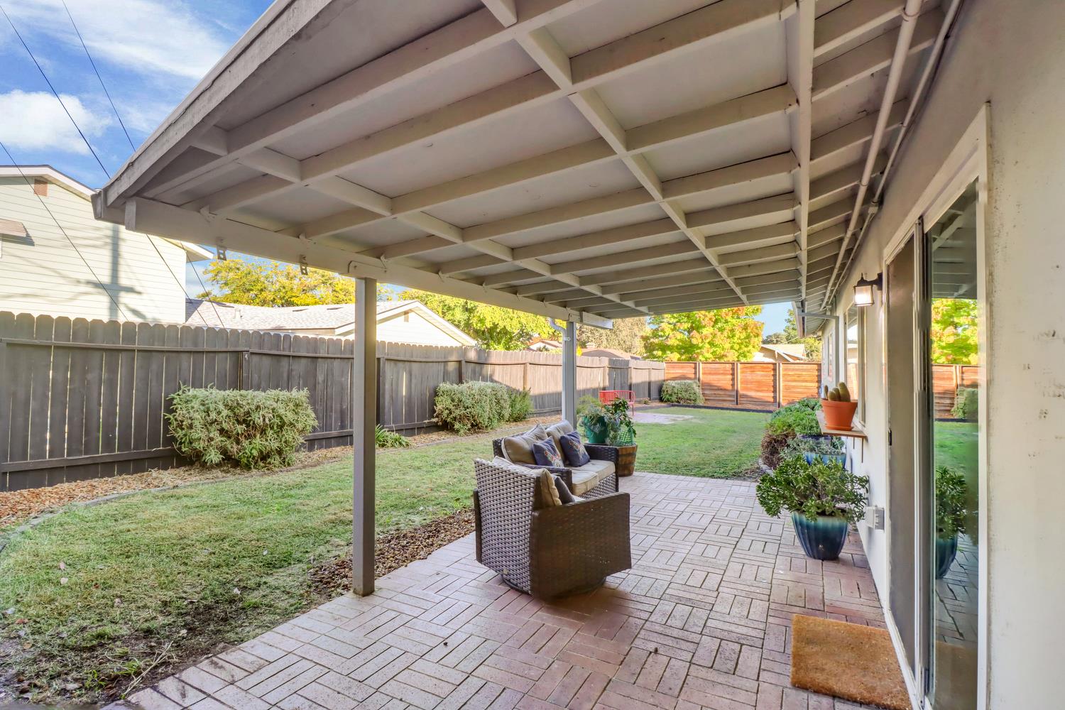 Sacramento, California, 95826, United States, 3 Bedrooms Bedrooms, ,2 BathroomsBathrooms,Residential,For Sale,1991468