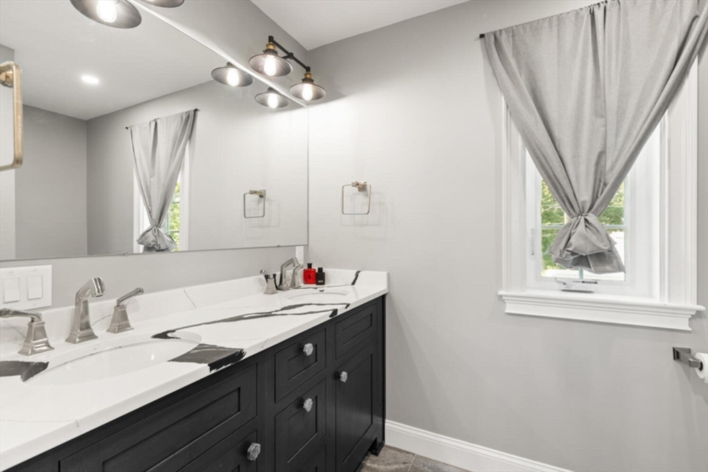 Braintree, Massachusetts, 02184, United States, 3 Bedrooms Bedrooms, ,5 BathroomsBathrooms,Residential,For Sale,1940889