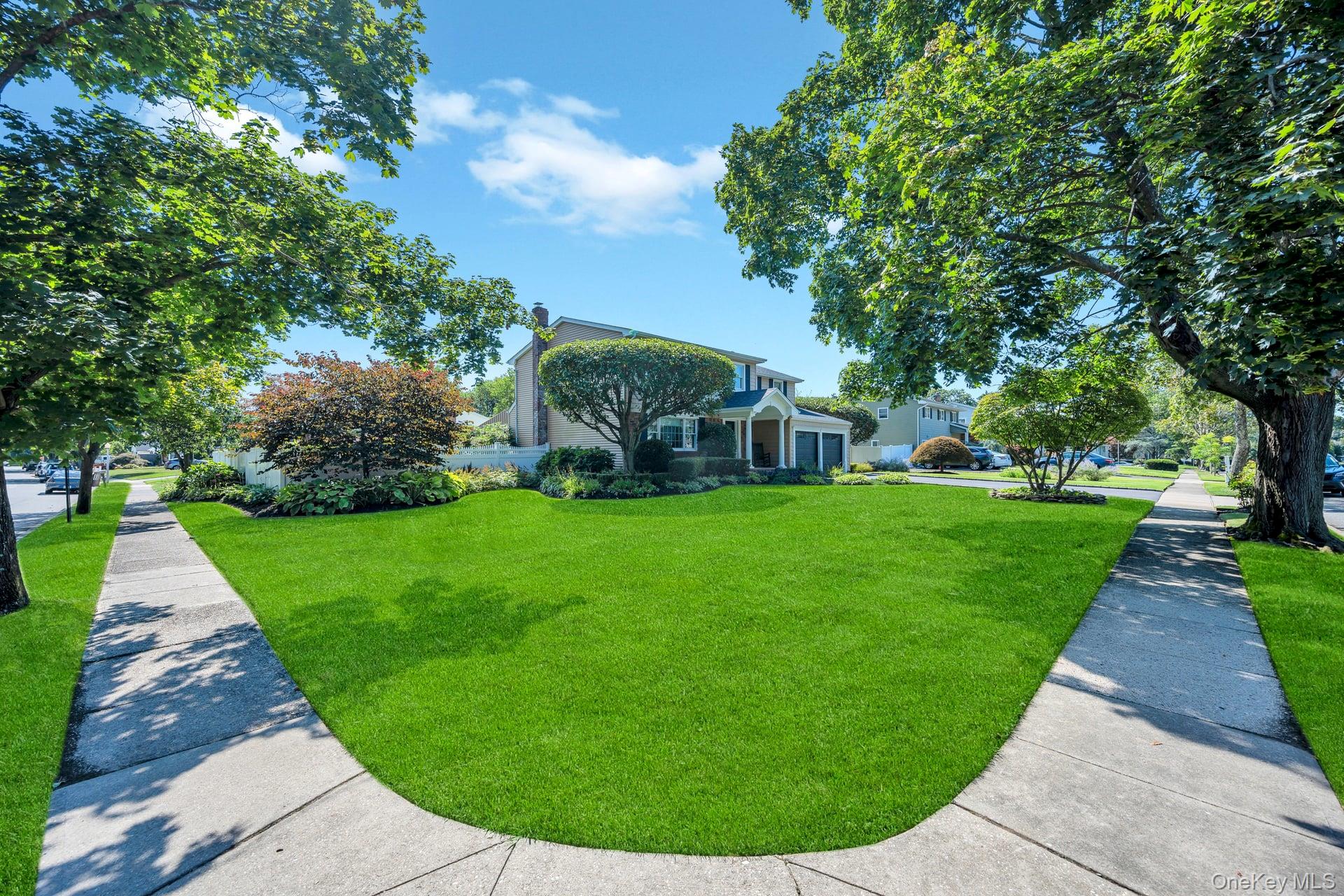 Hauppauge, New York, 11788, United States, 4 Bedrooms Bedrooms, ,3 BathroomsBathrooms,Residential,For Sale,1926093