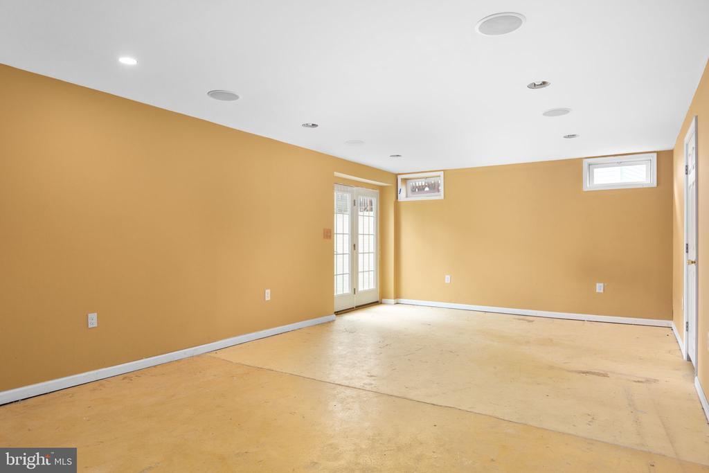 Fredericksburg, Virginia, 22407, United States, 4 Bedrooms Bedrooms, ,4 BathroomsBathrooms,Residential,For Sale,1883172