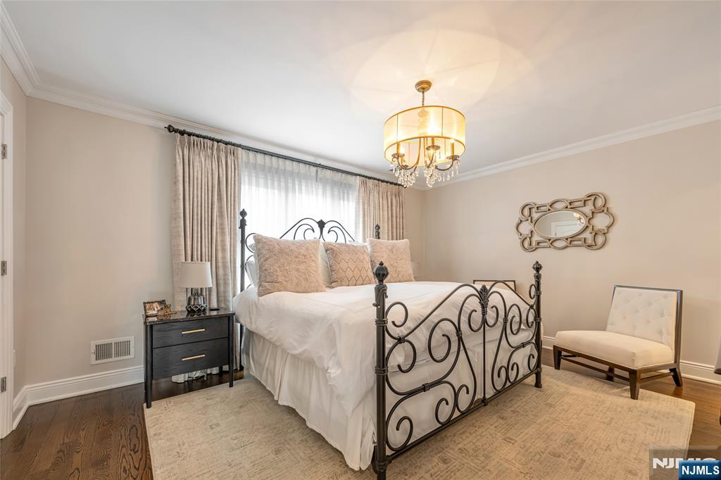 Cliffside Park, New Jersey, 07010, United States, 4 Bedrooms Bedrooms, ,5 BathroomsBathrooms,Residential,For Sale,1998497