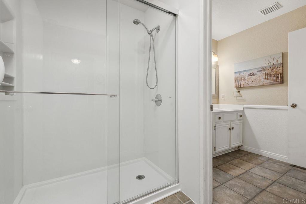 Vista, California, 92081, United States, 2 Bedrooms Bedrooms, ,2 BathroomsBathrooms,Residential,For Sale,1989582