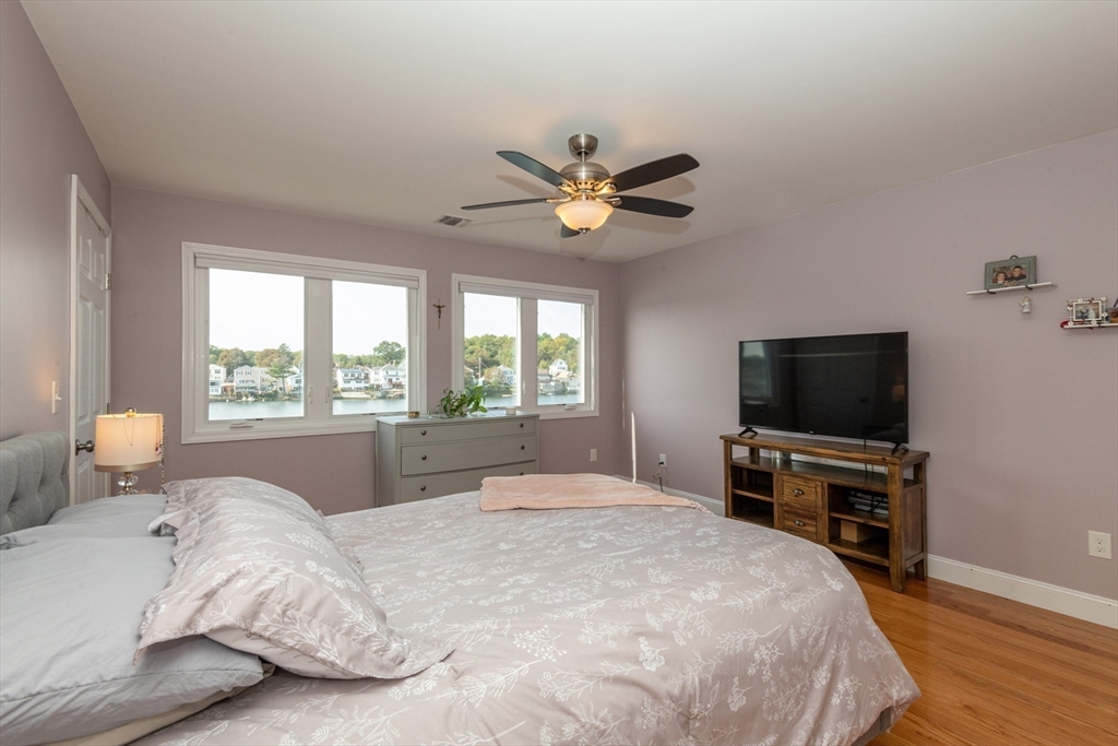 Lynn, Massachusetts, 01904, United States, 2 Bedrooms Bedrooms, ,4 BathroomsBathrooms,Residential,For Sale,1978027