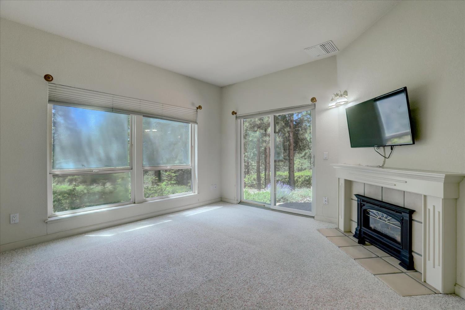 Nevada City, California, 95959, United States, 3 Bedrooms Bedrooms, ,3 BathroomsBathrooms,Residential,For Sale,1928446
