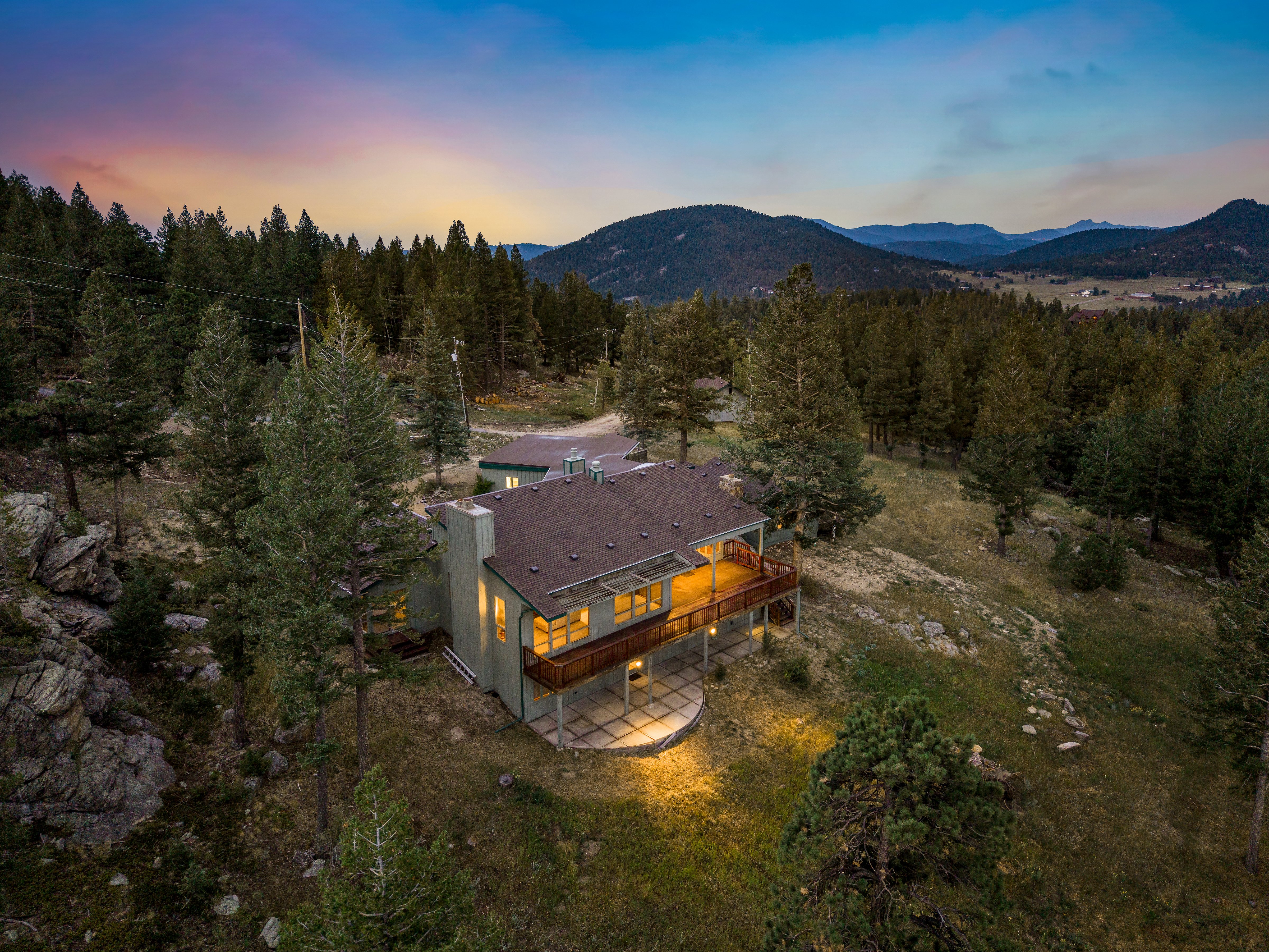  Custom Built Retreat with Panoramic Views on 8.7 Acres Next to Open Space - 物件實景