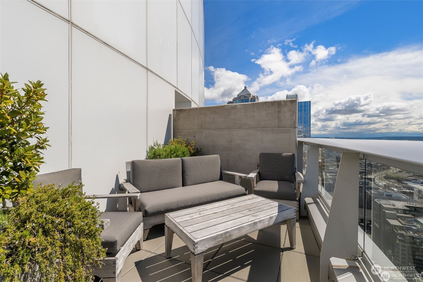 Seattle, Washington, 98101, United States, 2 Bedrooms Bedrooms, ,2 BathroomsBathrooms,Residential,For Sale,1699073