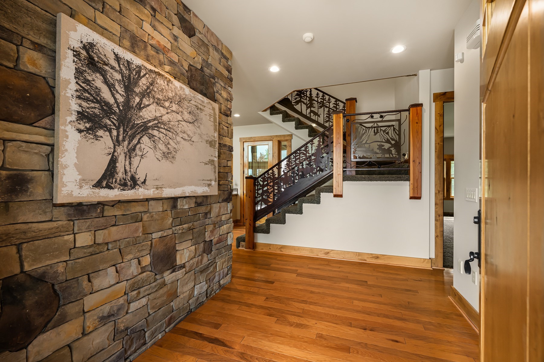  Custom Northwest Masterpiece - 物件實景