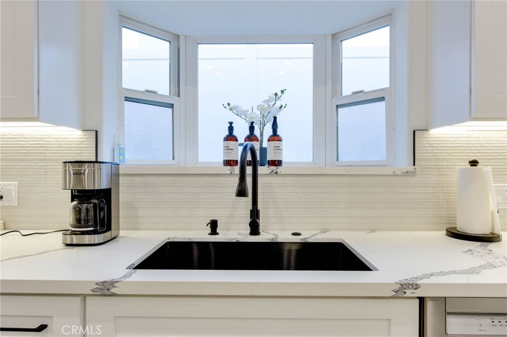 Woodland Hills, California, 91364, United States, 4 Bedrooms Bedrooms, ,3 BathroomsBathrooms,Residential,For Sale,1982021