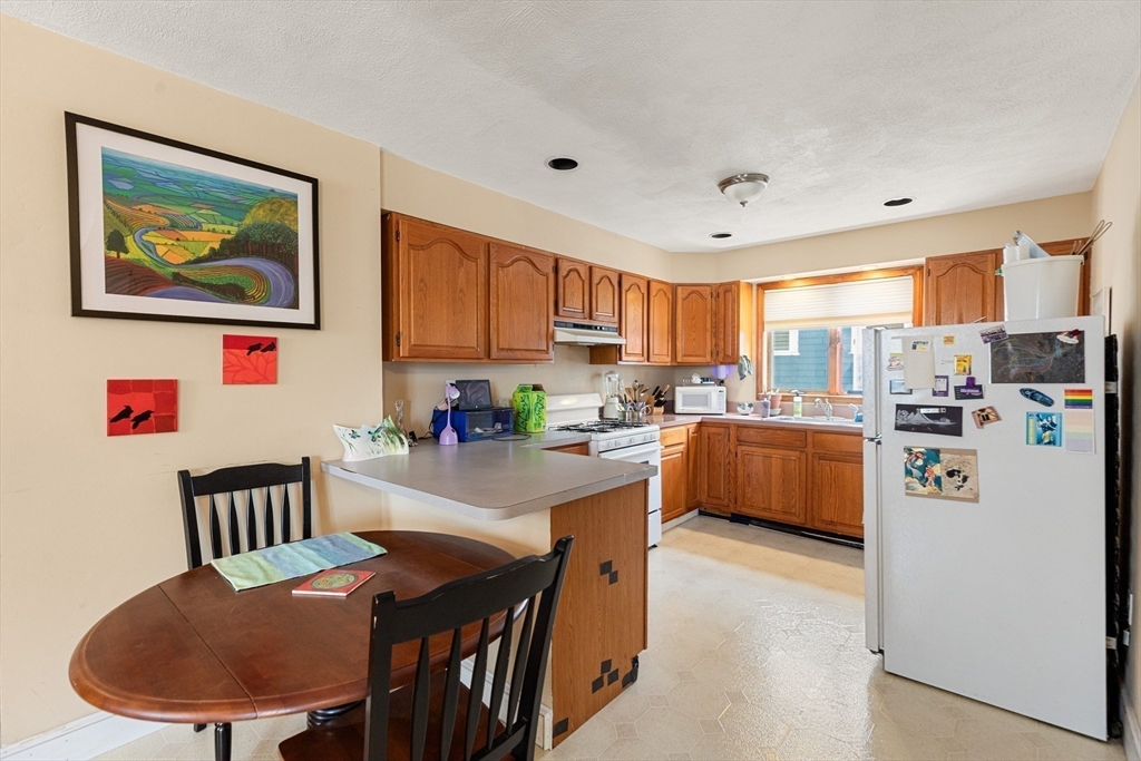 Malden, Massachusetts, 02148, United States, 8 Bedrooms Bedrooms, ,3 BathroomsBathrooms,Residential,For Sale,2049419
