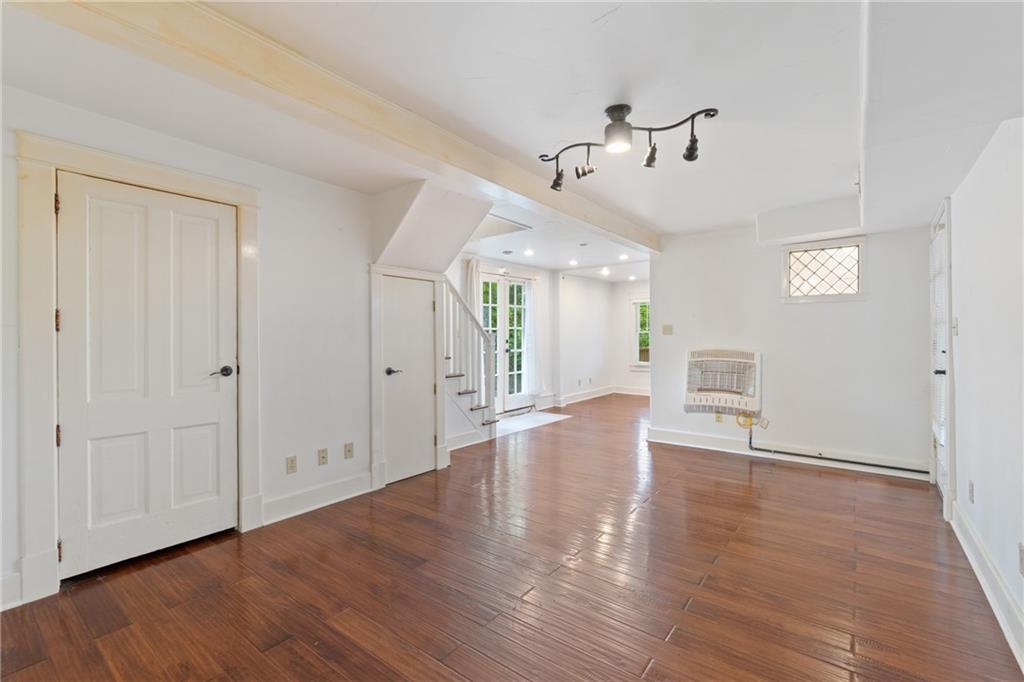 Eureka Springs, Arkansas, 752632, United States, 2 Bedrooms Bedrooms, ,3 BathroomsBathrooms,Residential,For Sale,1980182