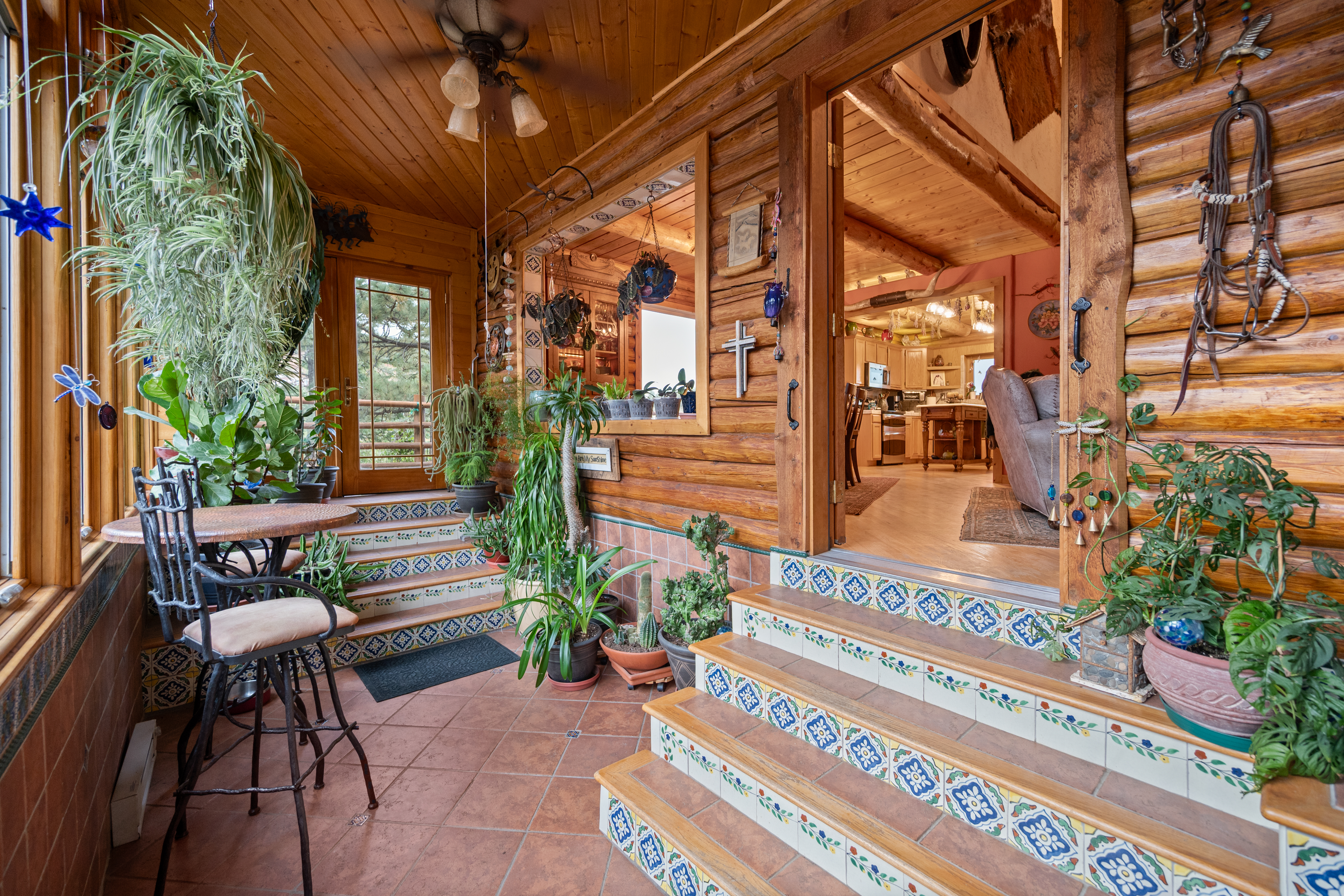  Chatfield Reservoir Log Home on Horse-Friendly 5 Acres with Wrap-Around Decks - 物件實景