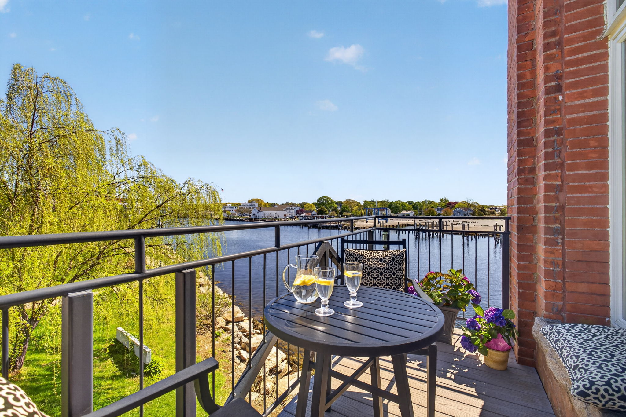  Waterfront Condo - 物件實景