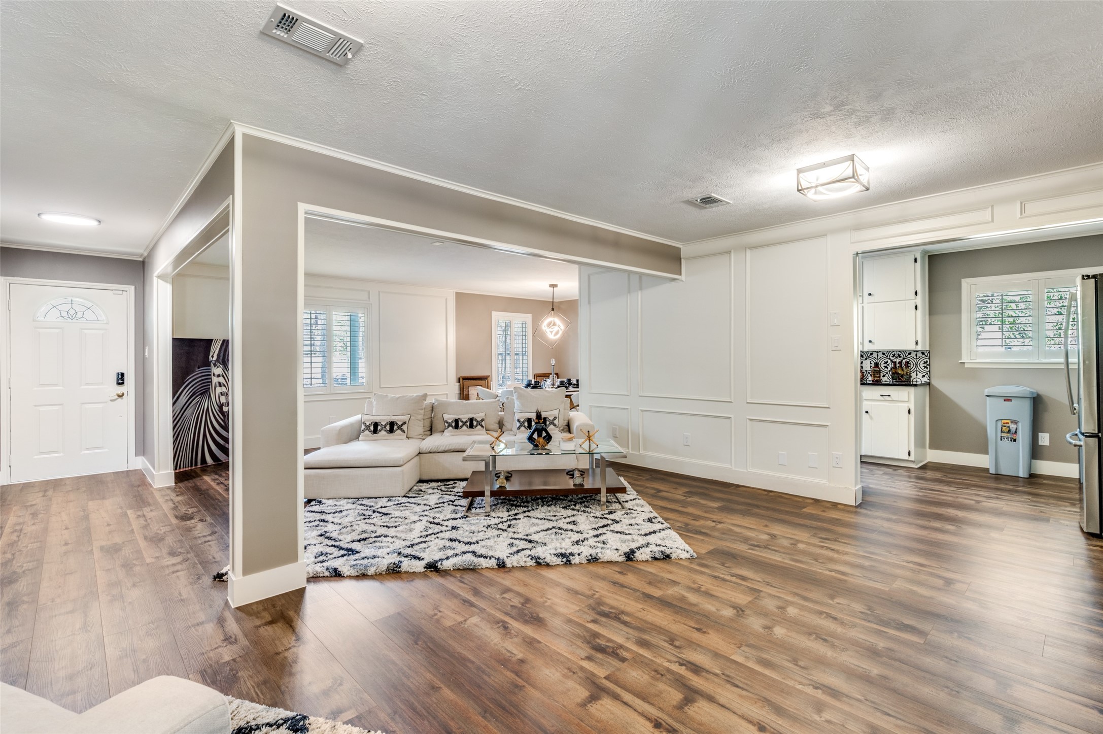 Arlington, Texas, 76017, United States, 3 Bedrooms Bedrooms, ,4 BathroomsBathrooms,Residential,For Sale,1934501