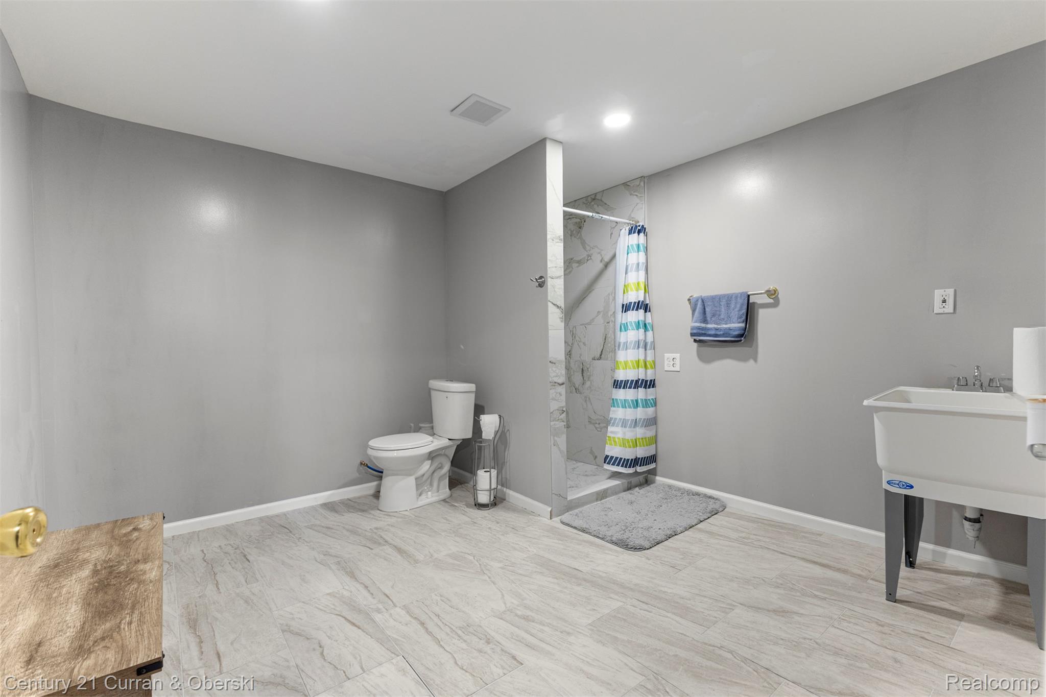 Taylor, Michigan, 48180, United States, 4 Bedrooms Bedrooms, ,4 BathroomsBathrooms,Residential,For Sale,2035843