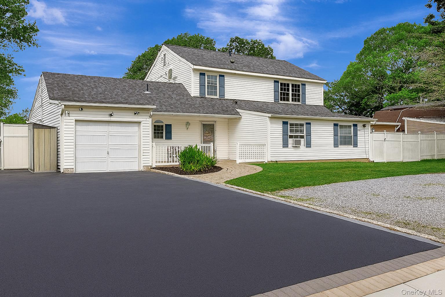Medford, New York, 11763, United States, 5 Bedrooms Bedrooms, ,3 BathroomsBathrooms,Residential,For Sale,1911406