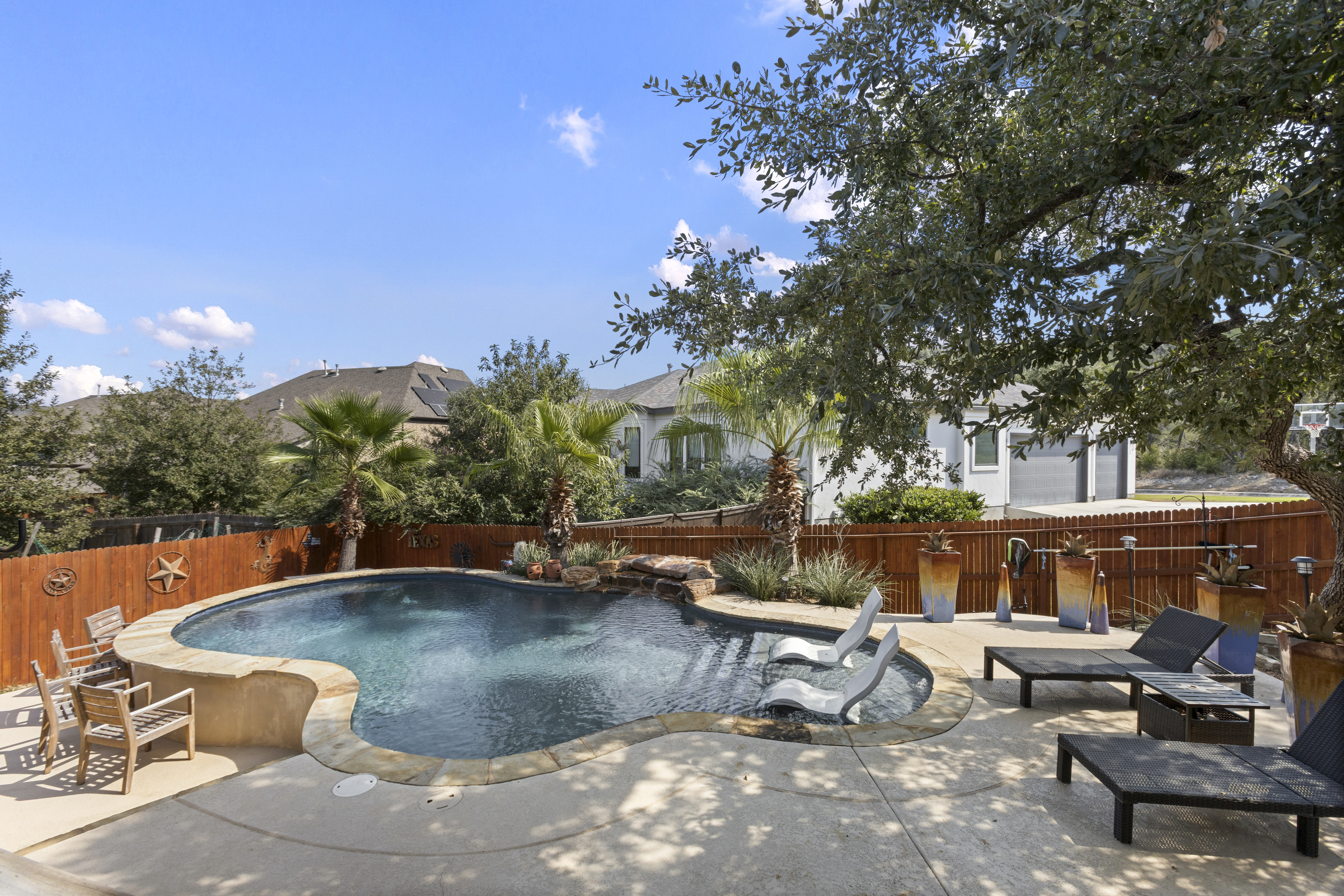  Refined Living, Resort-Style Backyard - 物件實景