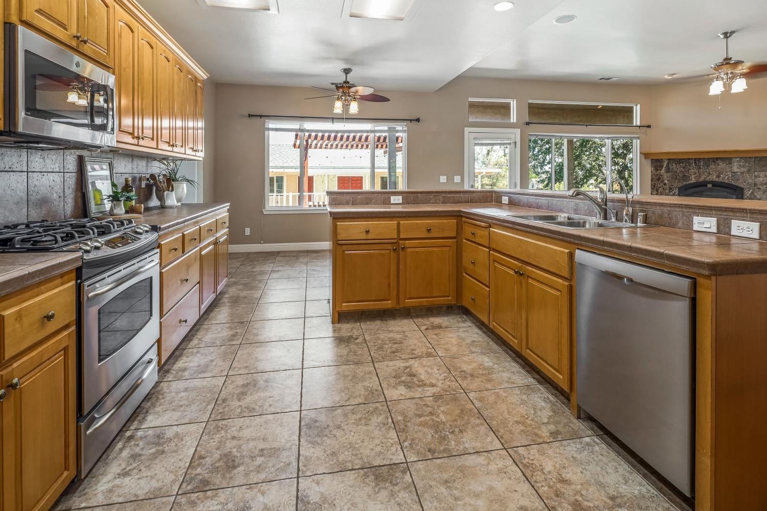 Valley Springs, California, 95252, United States, 3 Bedrooms Bedrooms, ,4 BathroomsBathrooms,Residential,For Sale,1981868