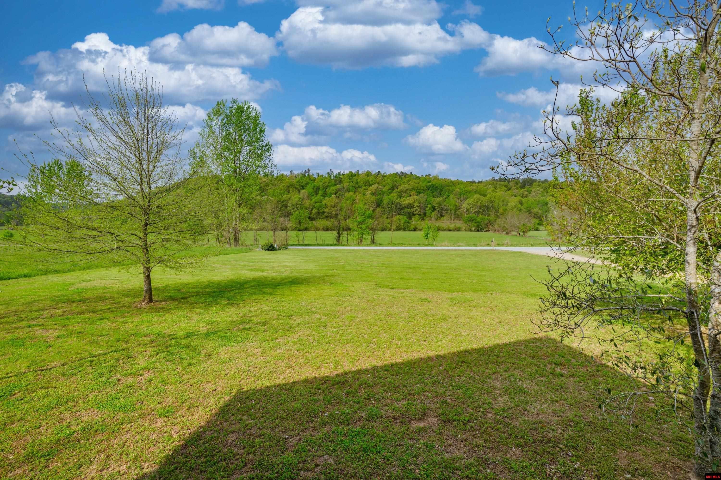 Norfork, Arkansas, 72658, United States, 3 Bedrooms Bedrooms, ,3 BathroomsBathrooms,Residential,For Sale,1921942