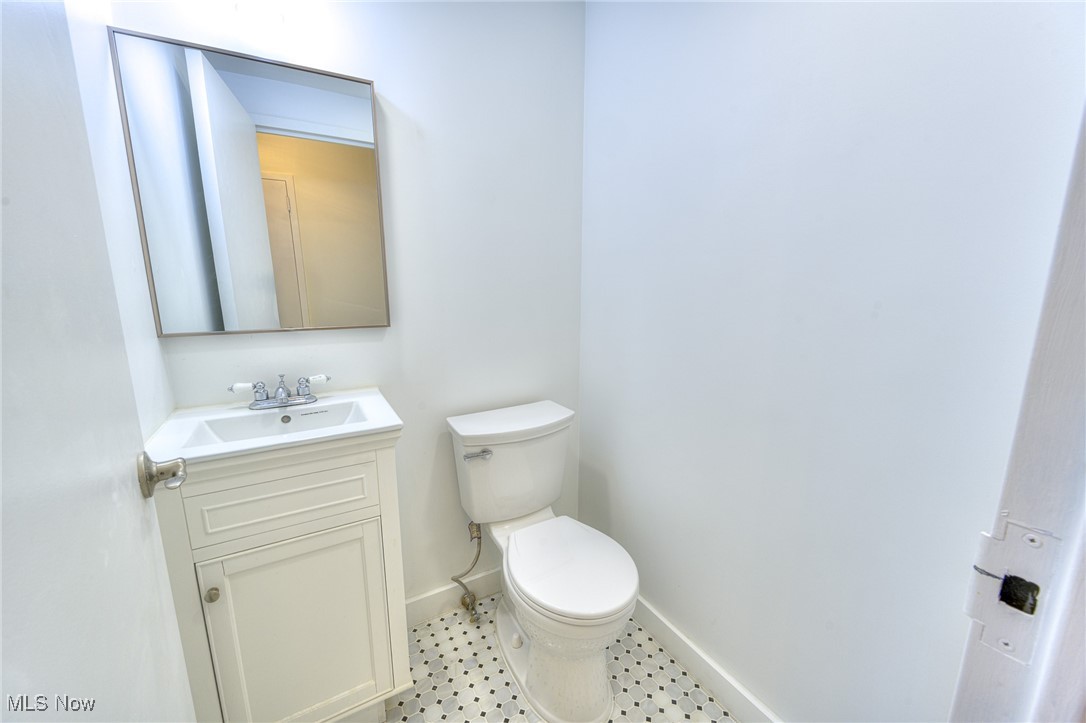 Bratenahl, Ohio, 44108, United States, 2 Bedrooms Bedrooms, ,3 BathroomsBathrooms,Residential,For Sale,1987332