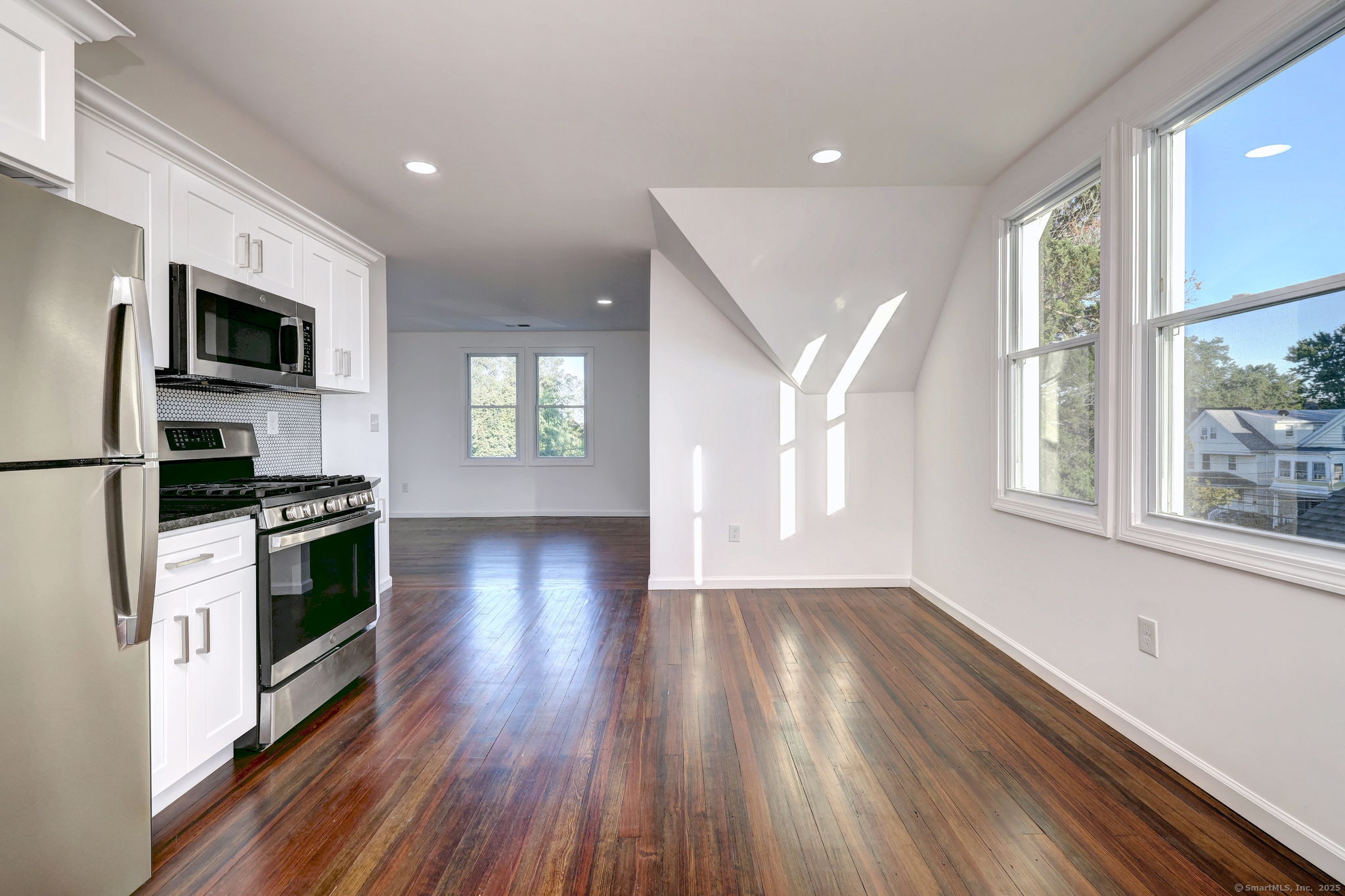 Hamden, Connecticut, 06514, United States, 8 Bedrooms Bedrooms, ,3 BathroomsBathrooms,Residential,For Sale,1940598