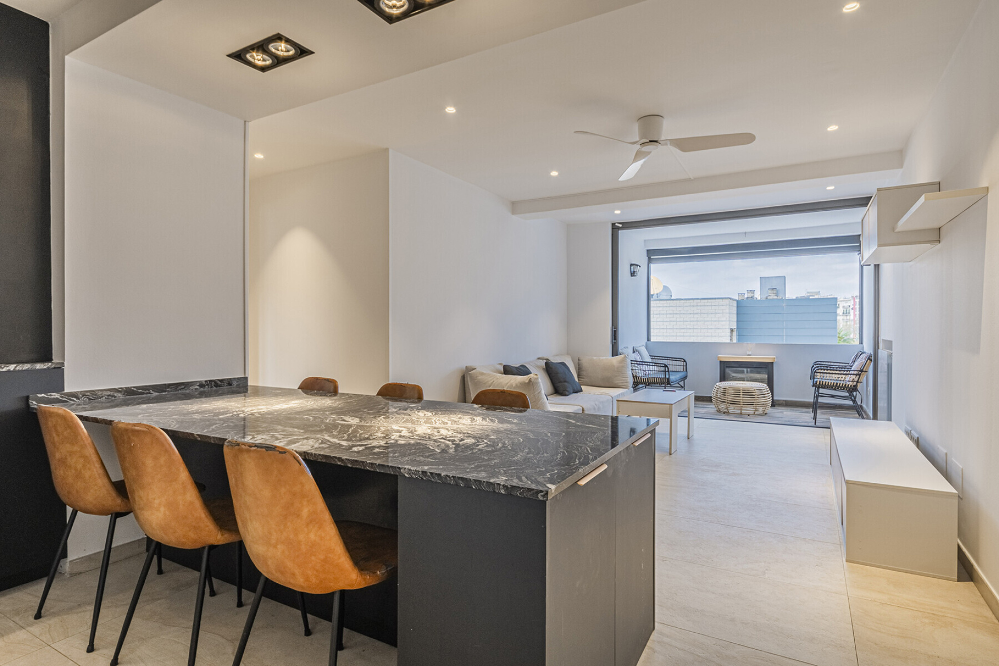  Modern apartment in front of the beach - 物件實景