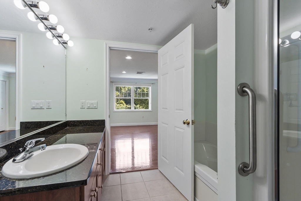 Chelmsford, Massachusetts, 01863, United States, 2 Bedrooms Bedrooms, ,2 BathroomsBathrooms,Residential,For Sale,1939125