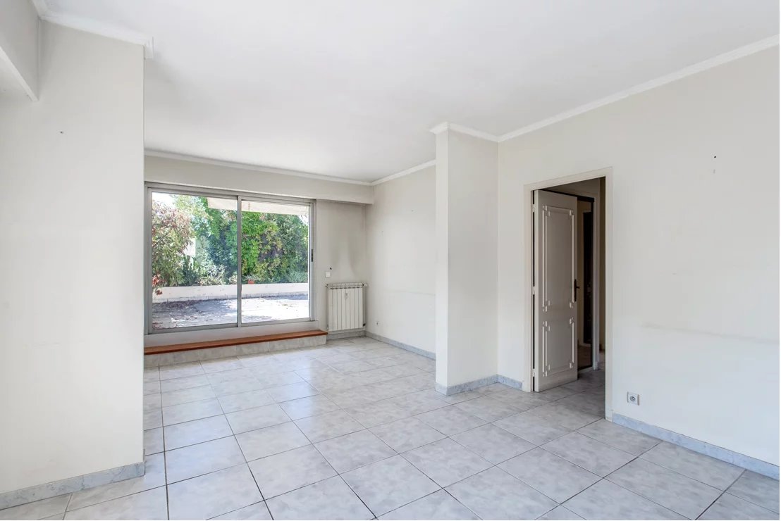 Nice, Provence-Alpes-Côte d’Azur, 06000, FR, 3 Bedrooms Bedrooms, ,3 BathroomsBathrooms,Residential,For Sale,1927436