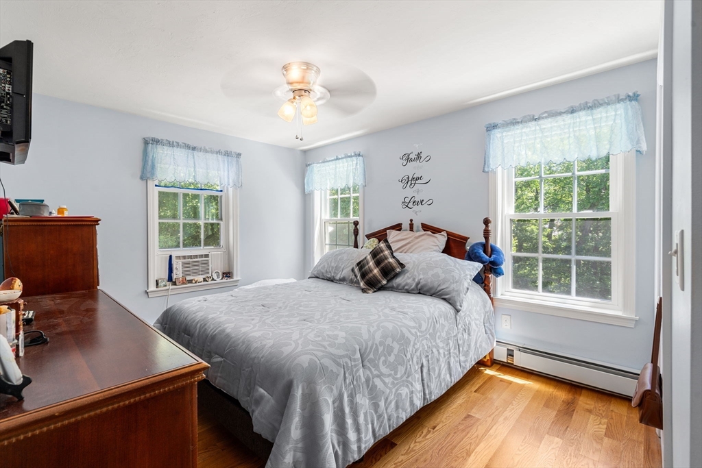 Lowell, Massachusetts, 01852, United States, 5 Bedrooms Bedrooms, ,4 BathroomsBathrooms,Residential,For Sale,1874290